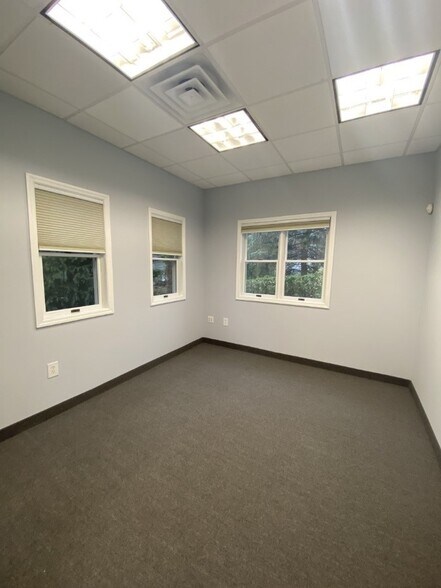 More Photos Of 1 Hunter Ave, Armonk Medical For Lease