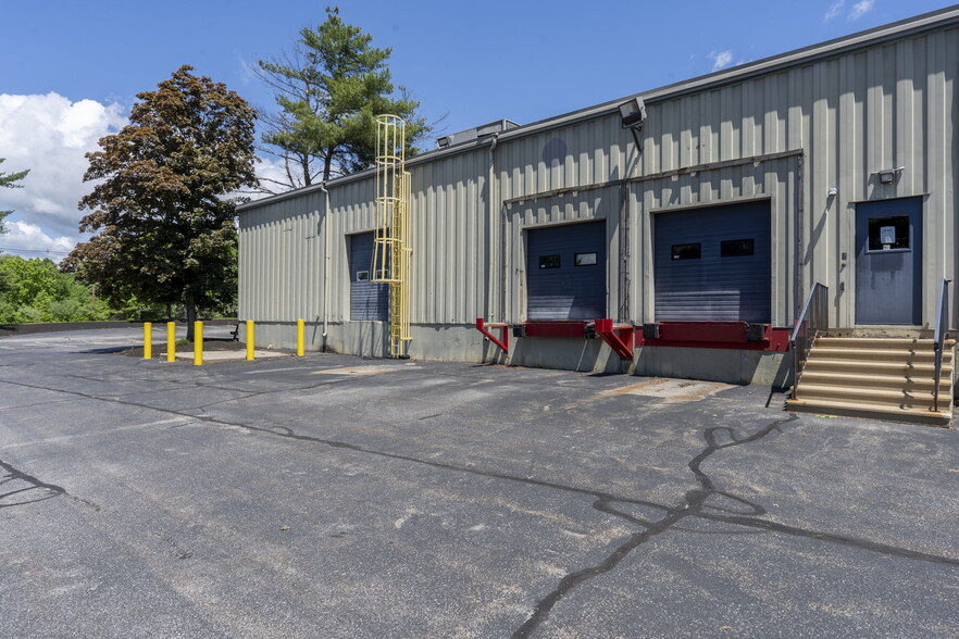 More Photos Of 645 Harvey Rd, Manchester Showroom For Lease