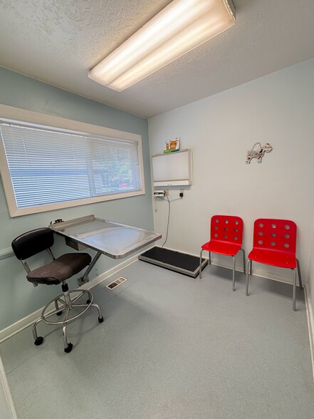 More Photos Of 44 N 800 W, Salt Lake City Veterinarian Kennel For Sale