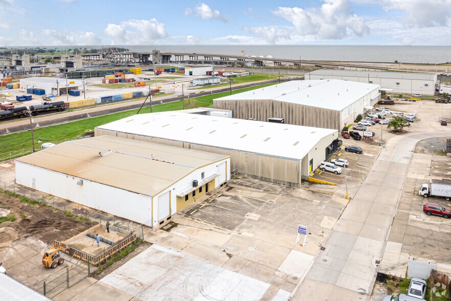 More Photos Of 234 Harbor Cir, New Orleans Warehouse For Sale