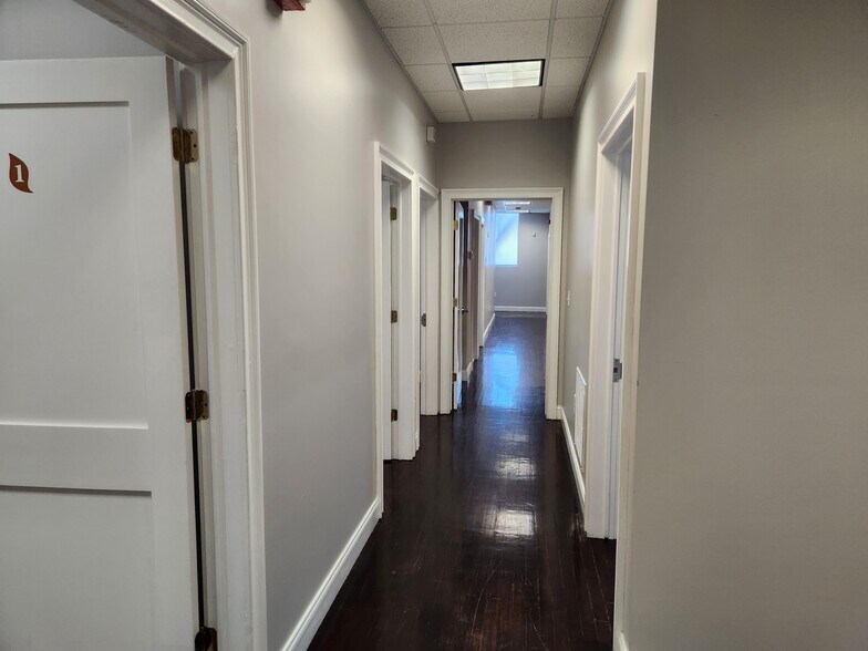 More Photos Of 18 Oliver St, Newark Office For Lease