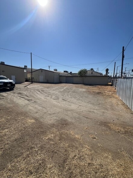 More Photos Of 1010 34th St, Bakersfield Warehouse For Sale