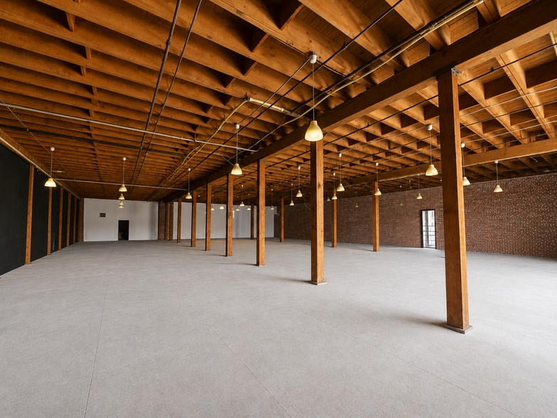 More Photos Of 1101-1135 E 5th St, Los Angeles Warehouse For Lease