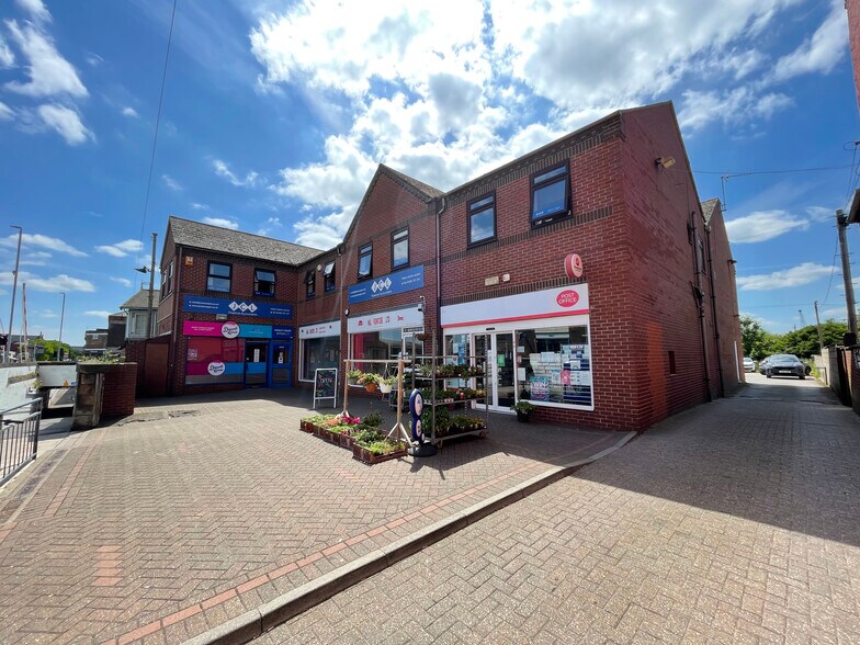 Primary Photo Of 76 Boothferry Rd, Goole Storefront Retail Office For Sale