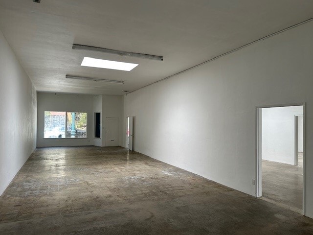 More Photos Of 11012 Magnolia Blvd, North Hollywood Storefront For Lease