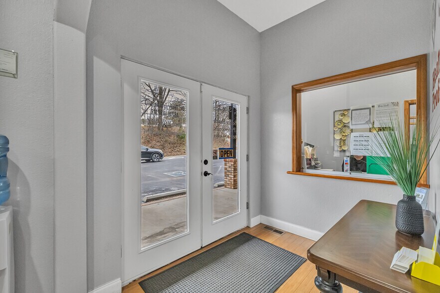 More Photos Of 1039 Boyds Crk, Seymour Freestanding For Sale