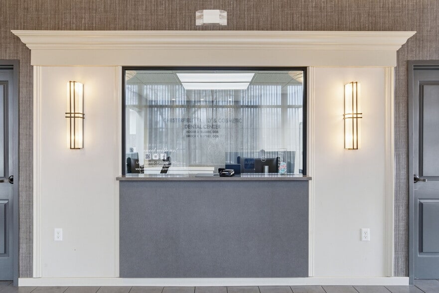 More Photos Of 2104 Chesterfield Blvd, Springfield Office For Sale