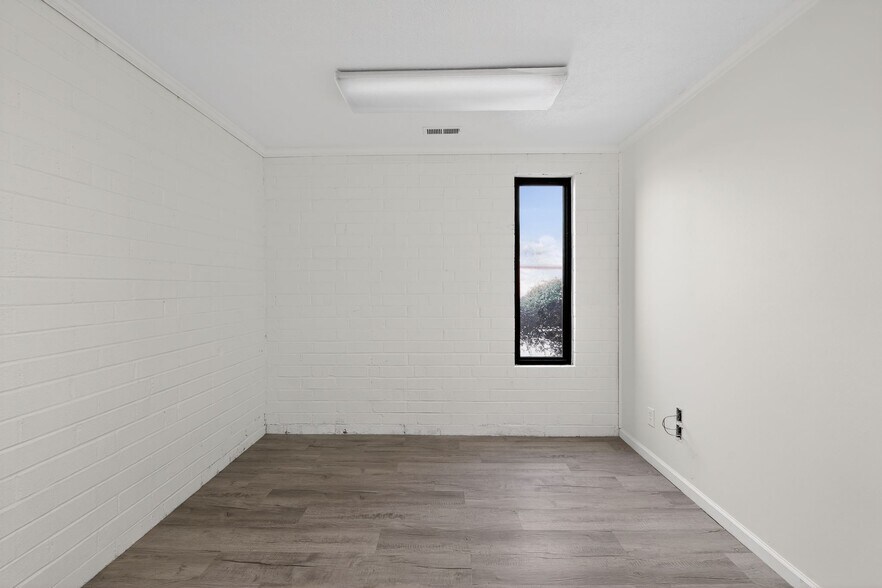 More Photos Of 1225 W Market Center Dr, High Point Warehouse For Sale