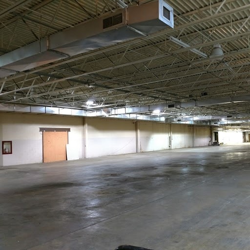 More Photos Of 320 N Hawksbill St, Luray Light Distribution For Lease