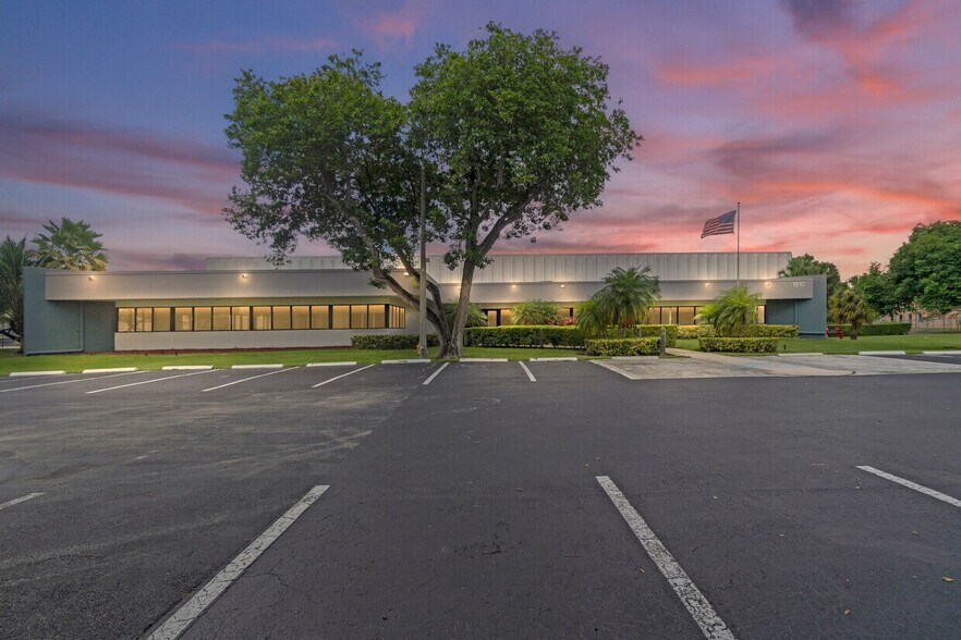 More Photos Of 1910 NW 97th Ave, Miami Distribution For Lease