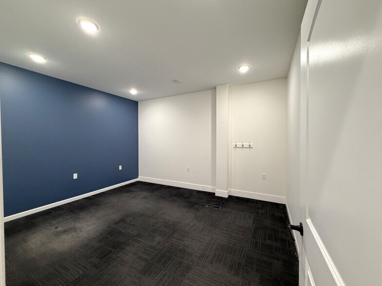 More Photos Of 309 Barclay Ave, Pine River Office For Sale