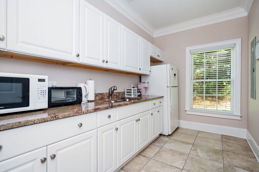 More Photos Of 5102 Covington Hwy, Decatur Medical For Sale