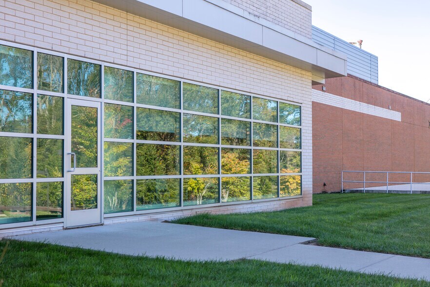 More Photos Of 311 Pennington Rocky Hill Rd, Pennington Unknown For Lease
