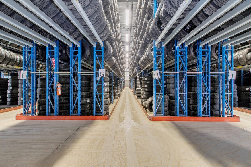 More Photos Of 14410 Rue Rolland-Desjardins, Mirabel Warehouse For Sale