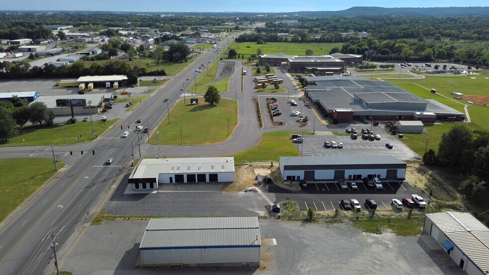 More Photos Of 2533 Russellville Rd, Bowling Green Showroom For Lease