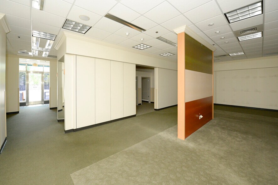 More Photos Of 222 E Ridgewood Ave, Ridgewood Freestanding For Lease