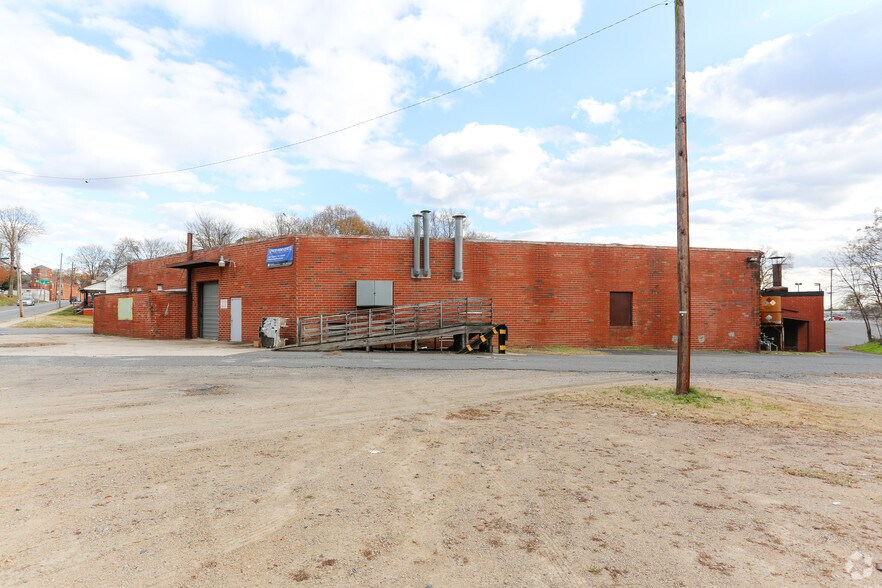 More Photos Of 138 Buffalo Ave, Concord Warehouse For Lease