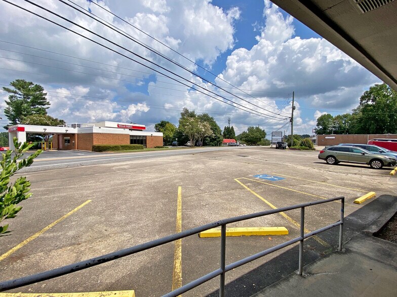 More Photos Of 20 Memorial Dr, Dahlonega Office For Lease