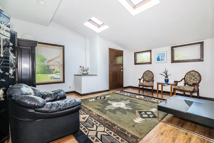 More Photos Of 510 N Broadway, White Plains Office For Sale