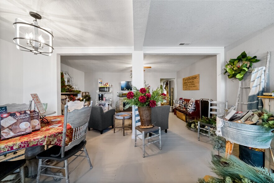 More Photos Of 122 E Cranston Ave, Fowler Flex For Sale