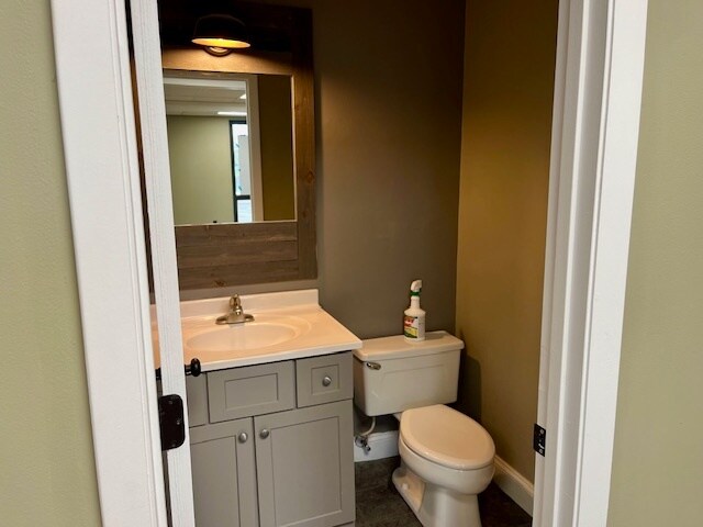 More Photos Of 1242 E Empire St, Bloomington Office For Lease