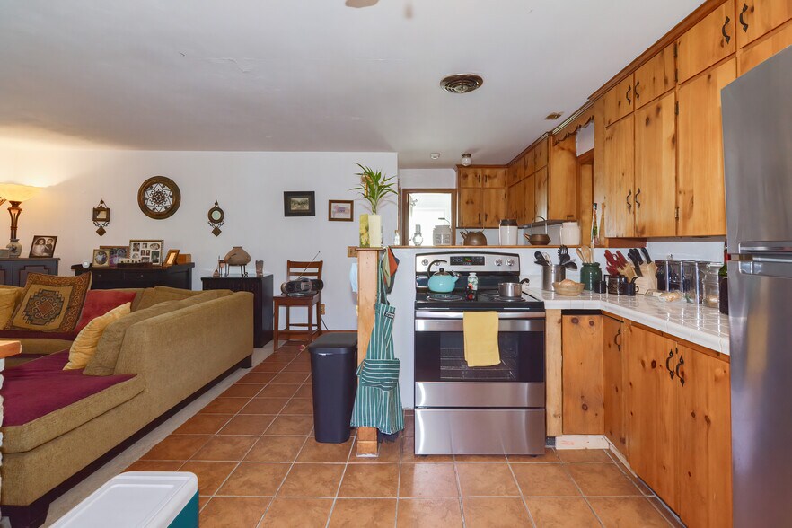 More Photos Of 152 Milford St, Upton Loft Creative Space For Sale