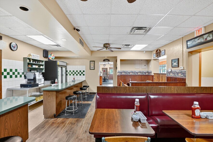 More Photos Of 550 McKeesport Rd, Elizabeth Freestanding For Sale