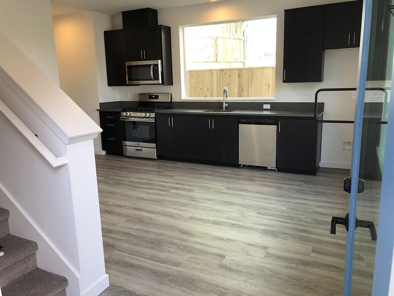 More Photos Of 7025-7045 N Mohawk Ave, Portland Multifamily For Sale