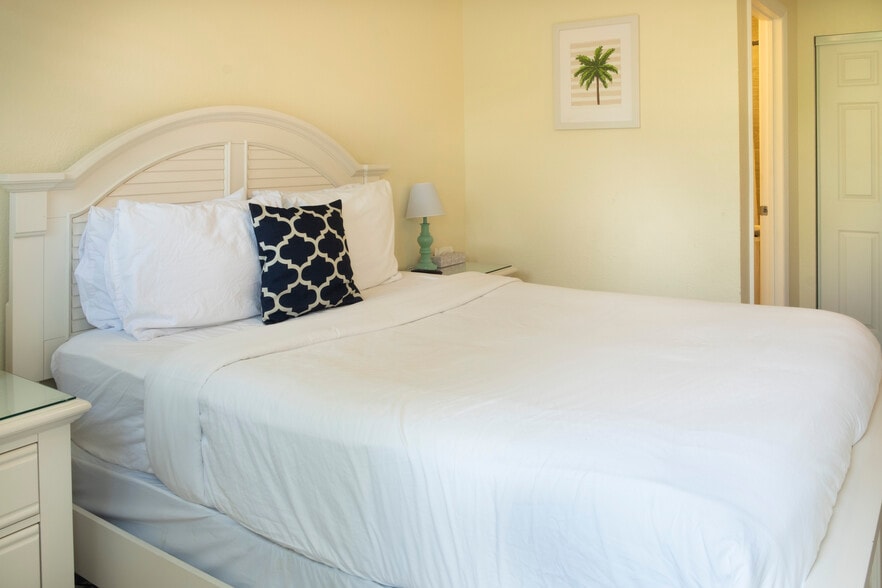 More Photos Of 297 NE 6th Ave, Delray Beach Hotel For Sale