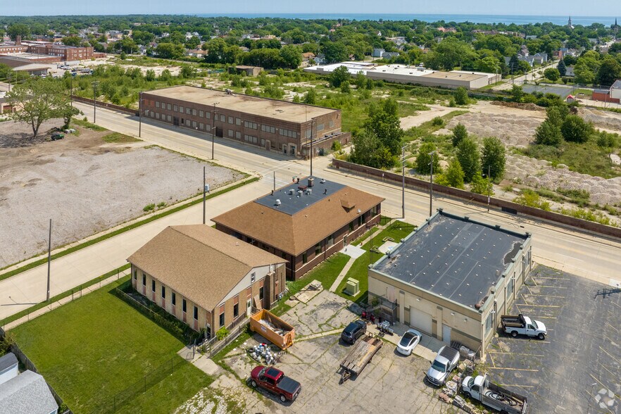 More Photos Of 1442 N Memorial Dr, Racine Office For Sale