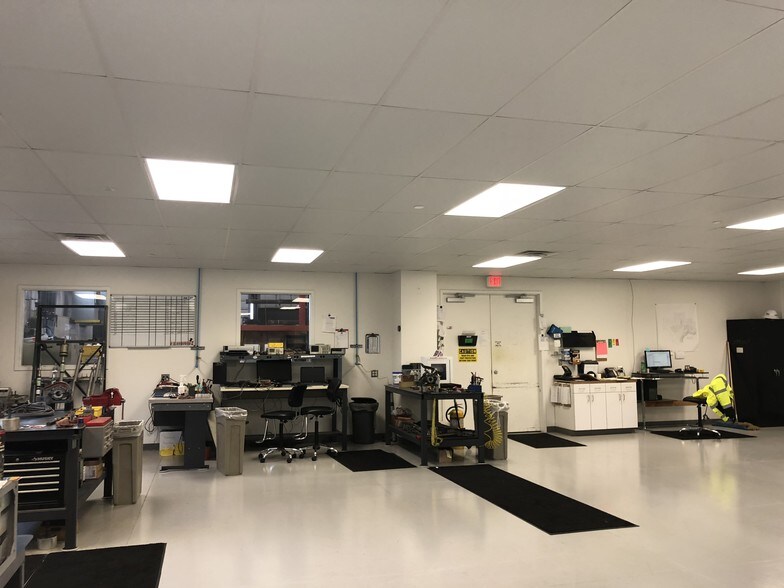 More Photos Of 7100 N Santa Fe Ave, Oklahoma City Manufacturing For Lease