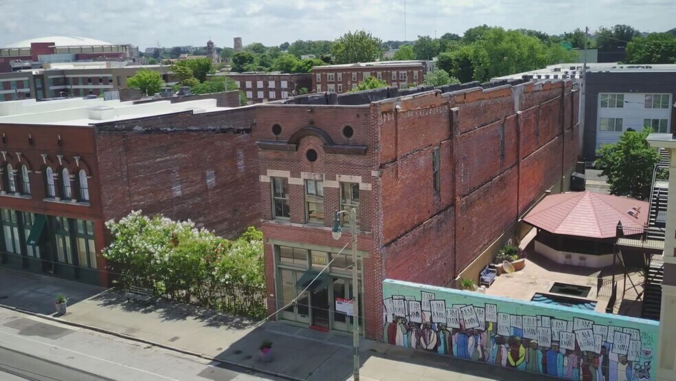 More Photos Of 390 S Main St, Memphis Office For Sale