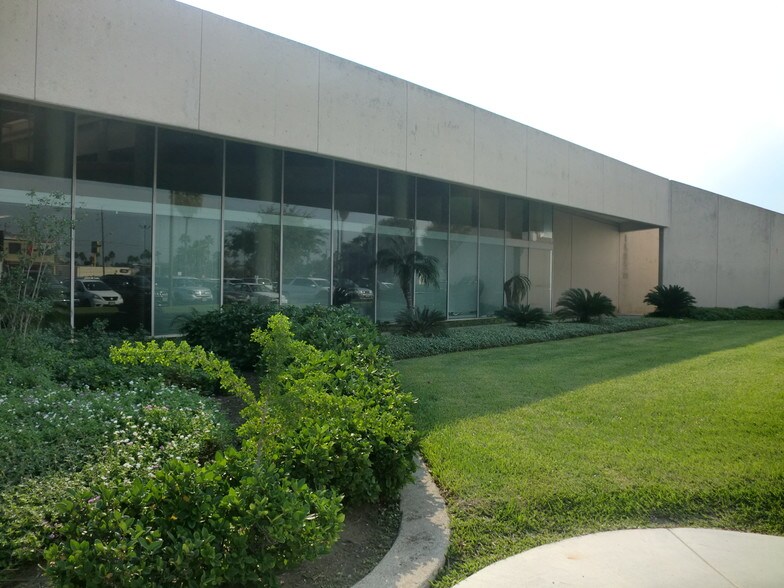 More Photos Of 200 S 10th St, McAllen Office For Lease