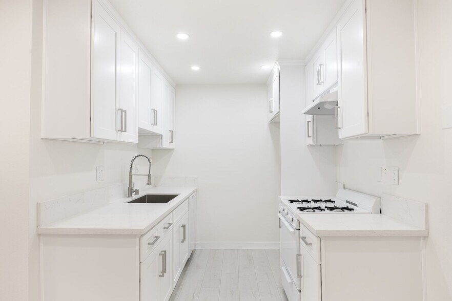 More Photos Of 333 Riverdale Dr, Glendale Apartments For Sale