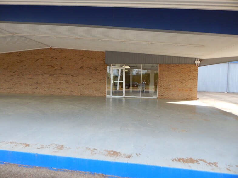 More Photos Of 143 Texas Highway 49, Hughes Springs Auto Repair For Sale