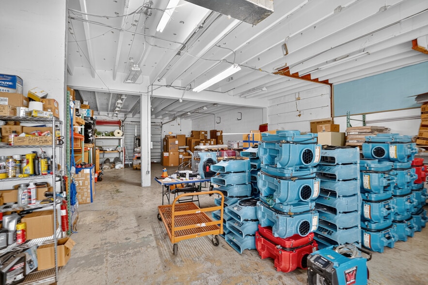 More Photos Of 945 W 15th St, Riviera Beach Warehouse For Sale