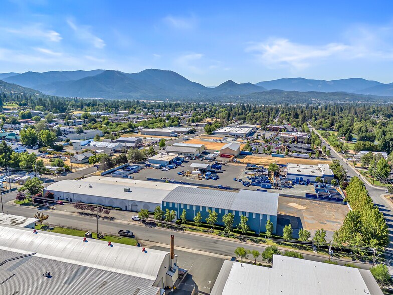 More Photos Of 1990 NW Washington Blvd, Grants Pass Warehouse For Sale