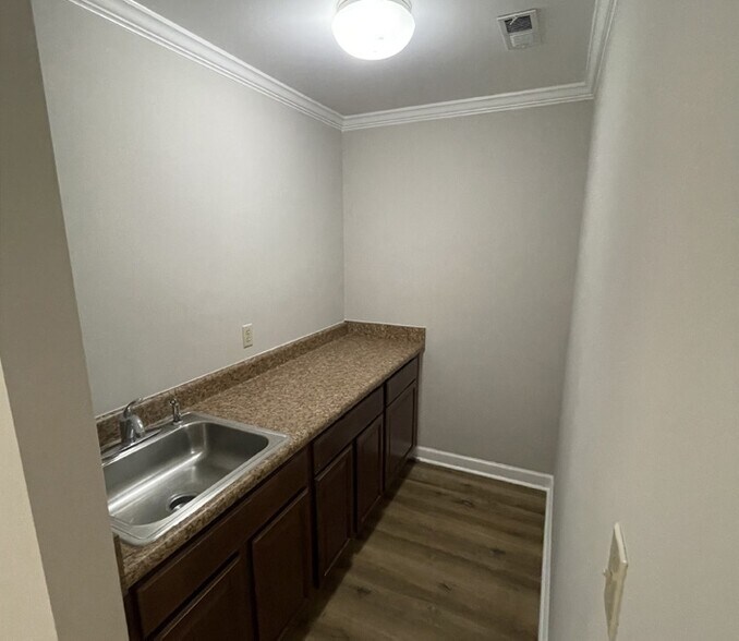 More Photos Of 7404 Chapel Hill Rd, Raleigh Office For Sale