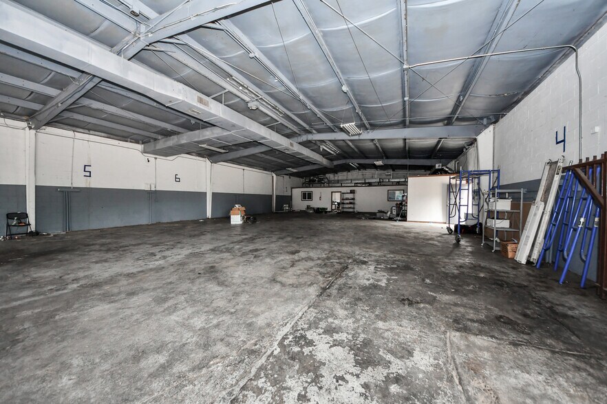 More Photos Of 8603 Shoal Creek Dr, Houston Warehouse For Sale