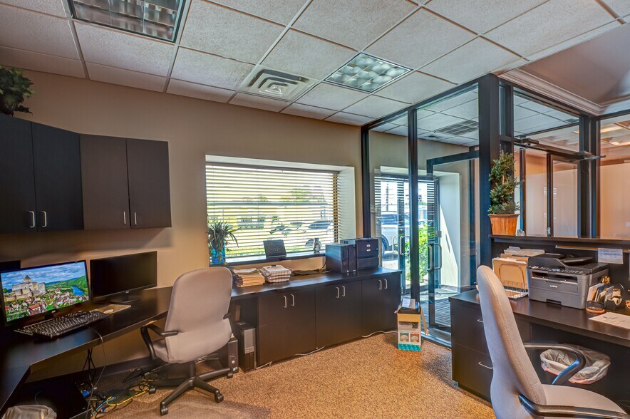 More Photos Of 71 Gazza Blvd, Farmingdale Office For Lease