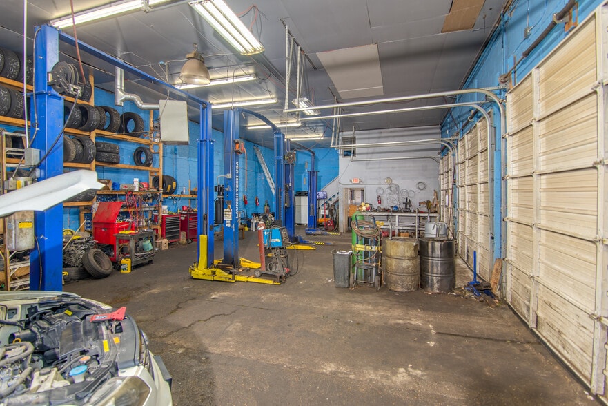 More Photos Of 5788 Van Dyke St, Detroit Auto Repair For Sale