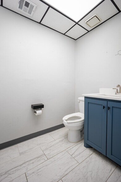 More Photos Of 2805 Broce Dr, Norman Warehouse For Sale