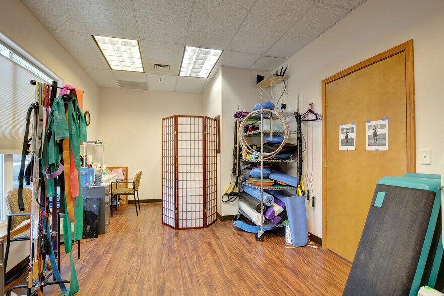 More Photos Of 905 Skylark Pl, Ashland Medical For Sale
