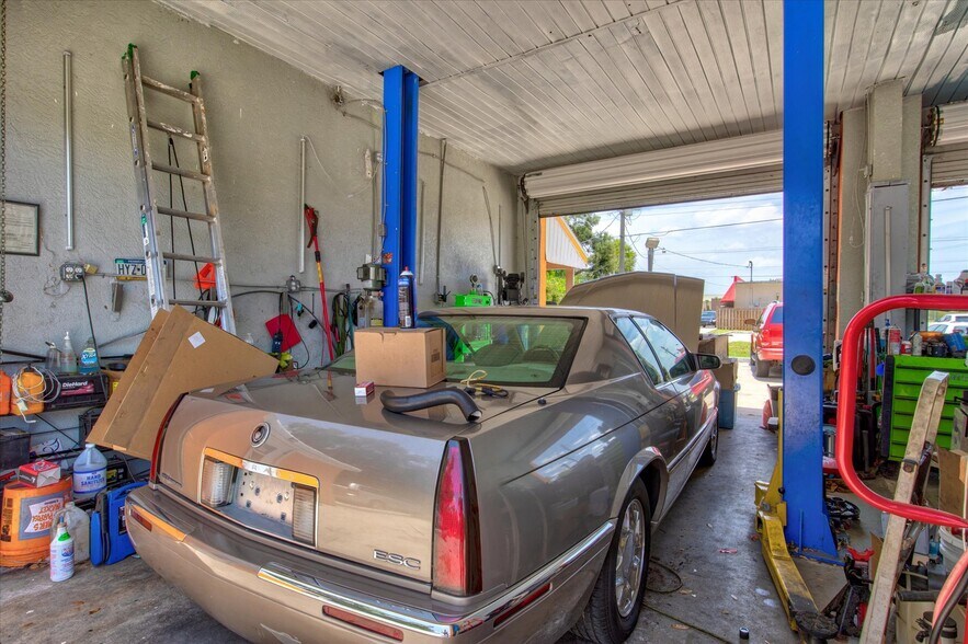 More Photos Of 15182 Dahlgren Ave, Port Charlotte Carwash For Sale