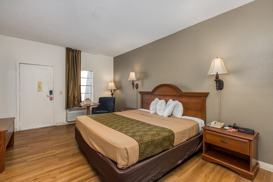 More Photos Of 178 SW Florida Gateway Dr, Lake City Hotel For Sale