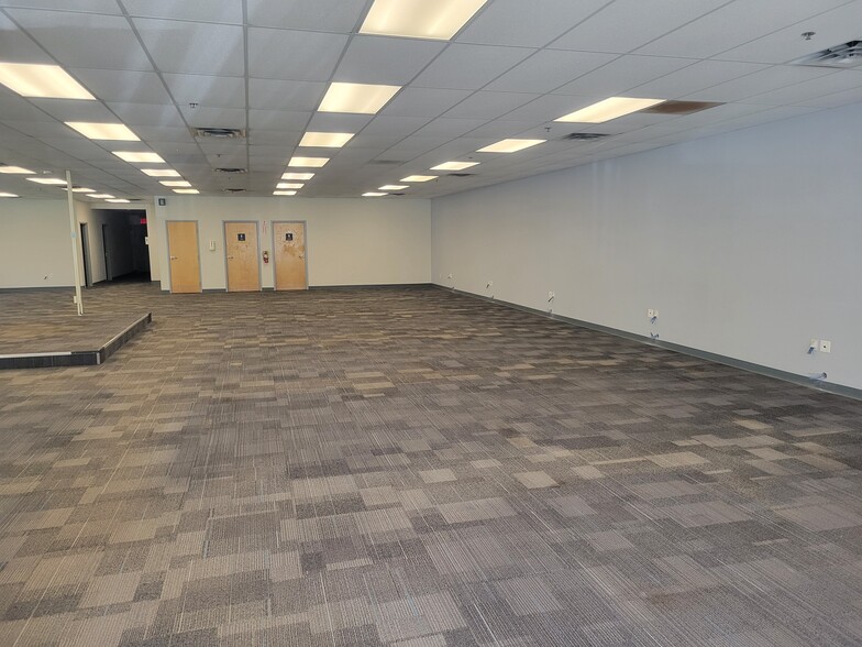 More Photos Of 900 Corporate Blvd, Newburgh Light Distribution For Lease