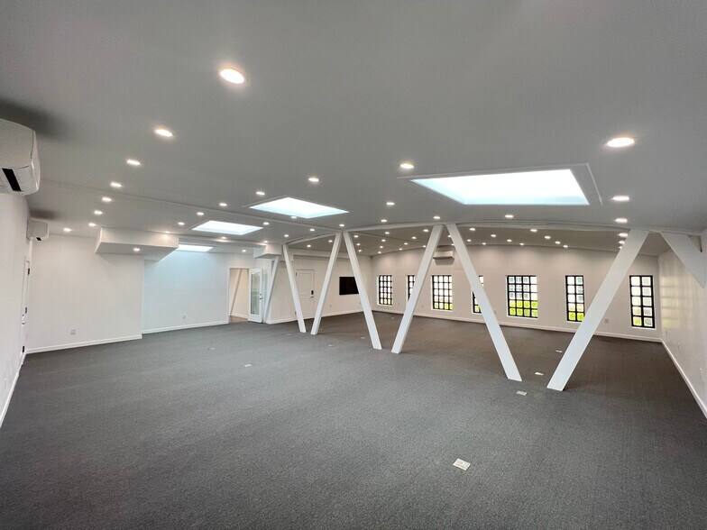 More Photos Of 1554 S Sepulveda Blvd, Los Angeles Office For Lease