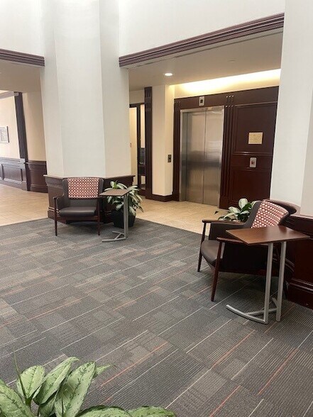 More Photos Of 10 New England Business Ctr, Andover Office For Lease