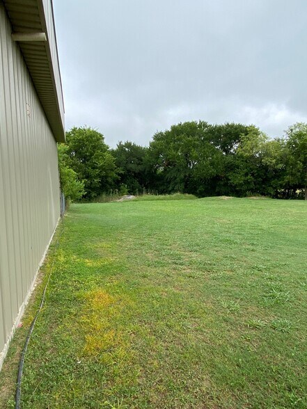 More Photos Of 1309 E Milam St, Mexia General Retail For Sale