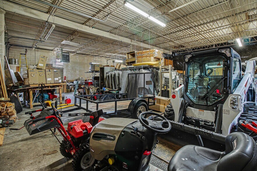More Photos Of 600 Northland Blvd, Forest Park Warehouse For Sale
